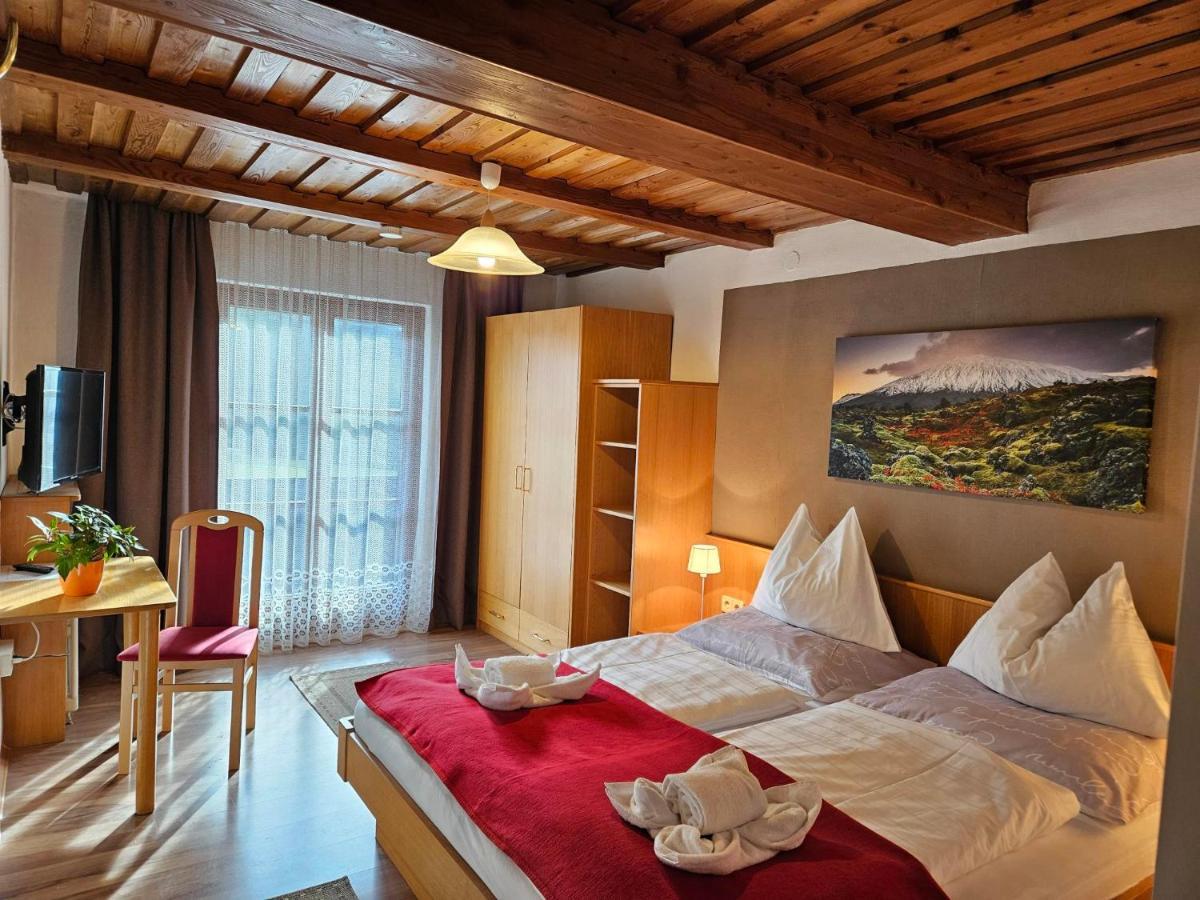 Gasthof-Pension Alt Kirchheim Бад Кляйнкирххайм Экстерьер фото