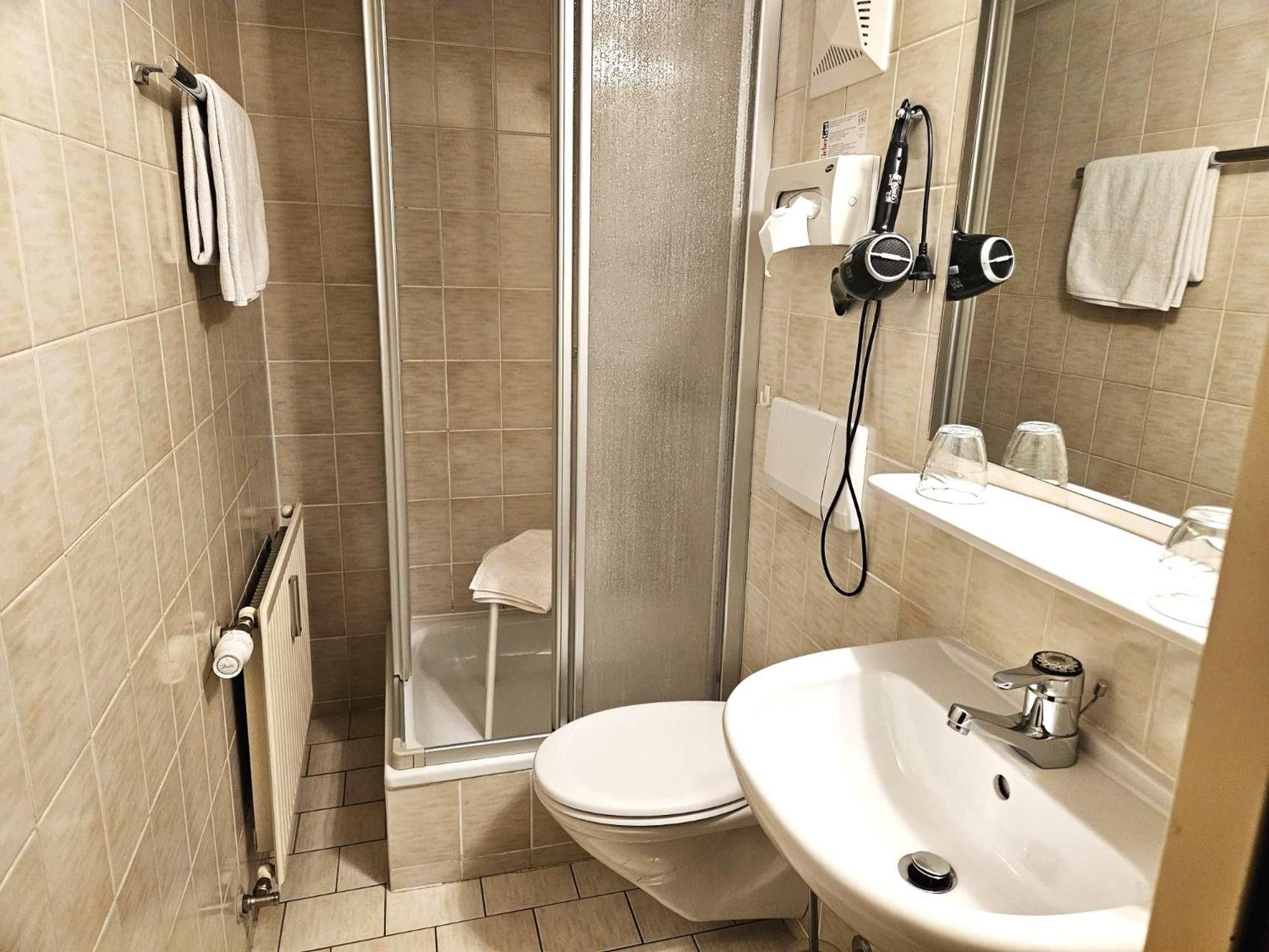 Gasthof-Pension Alt Kirchheim Бад Кляйнкирххайм Экстерьер фото