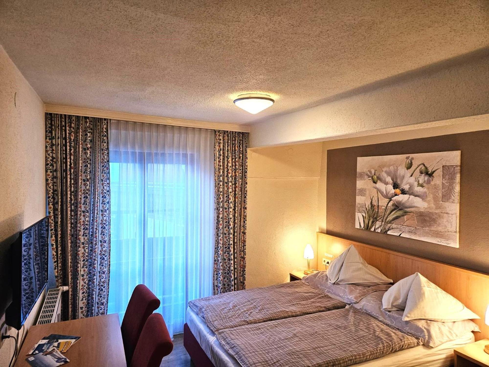 Gasthof-Pension Alt Kirchheim Бад Кляйнкирххайм Экстерьер фото